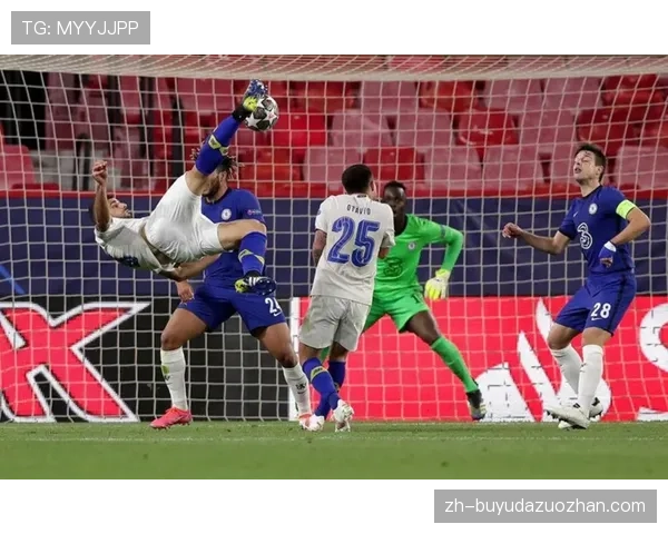 朗斯绝境逆转，十人作战完成补时绝杀紧咬巴黎